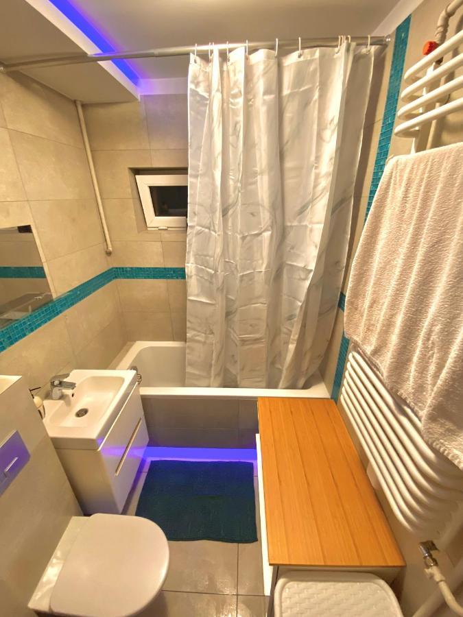 Entire Apartment In A Super Location - Cheap Monthly Rate Krakau Exterior foto