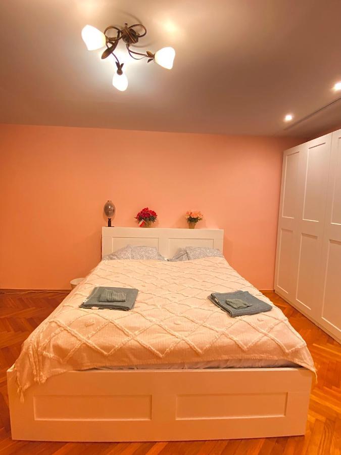 Entire Apartment In A Super Location - Cheap Monthly Rate Krakau Exterior foto