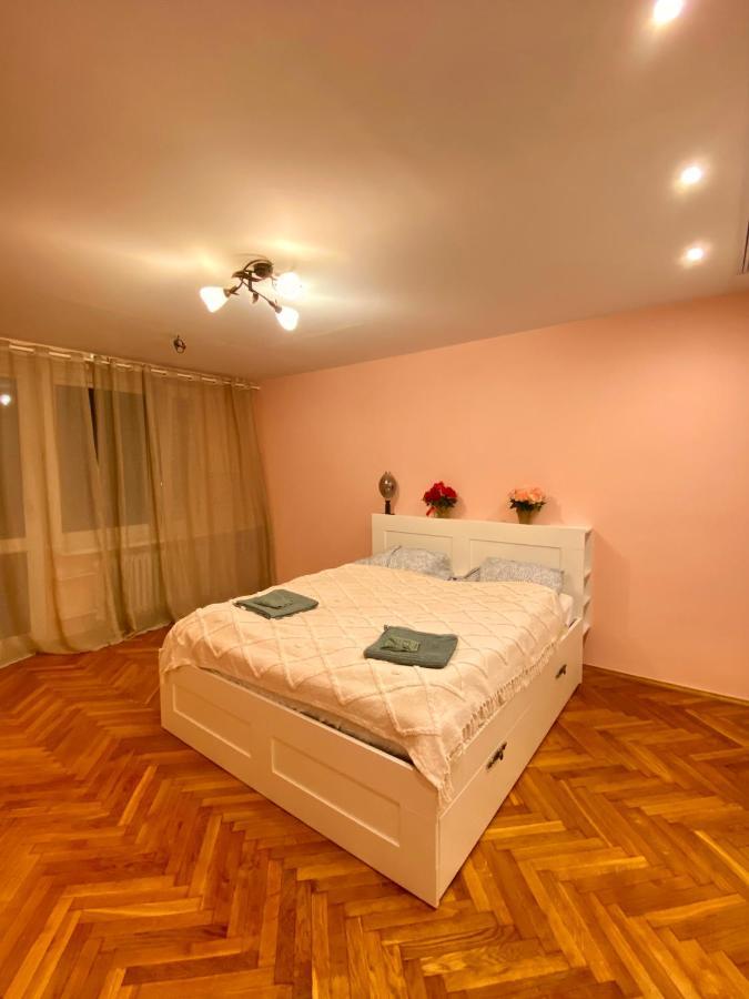 Entire Apartment In A Super Location - Cheap Monthly Rate Krakau Exterior foto
