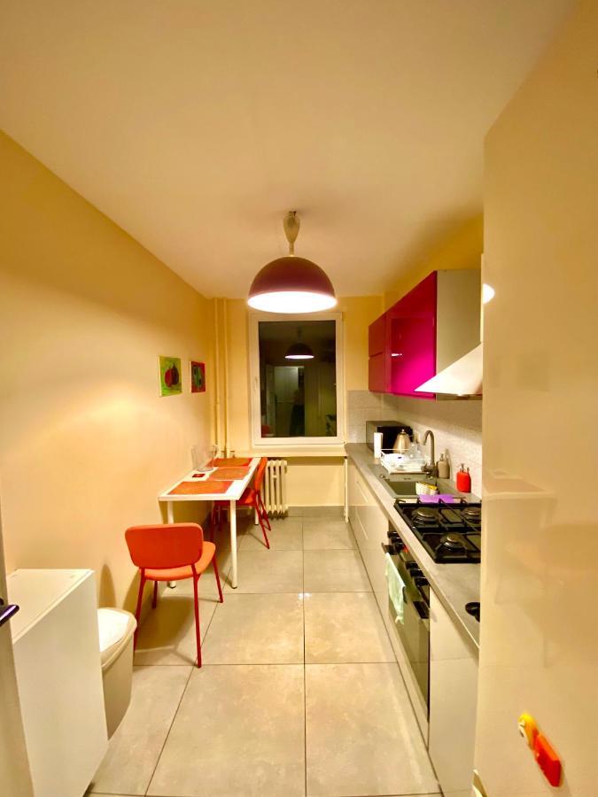 Entire Apartment In A Super Location - Cheap Monthly Rate Krakau Exterior foto